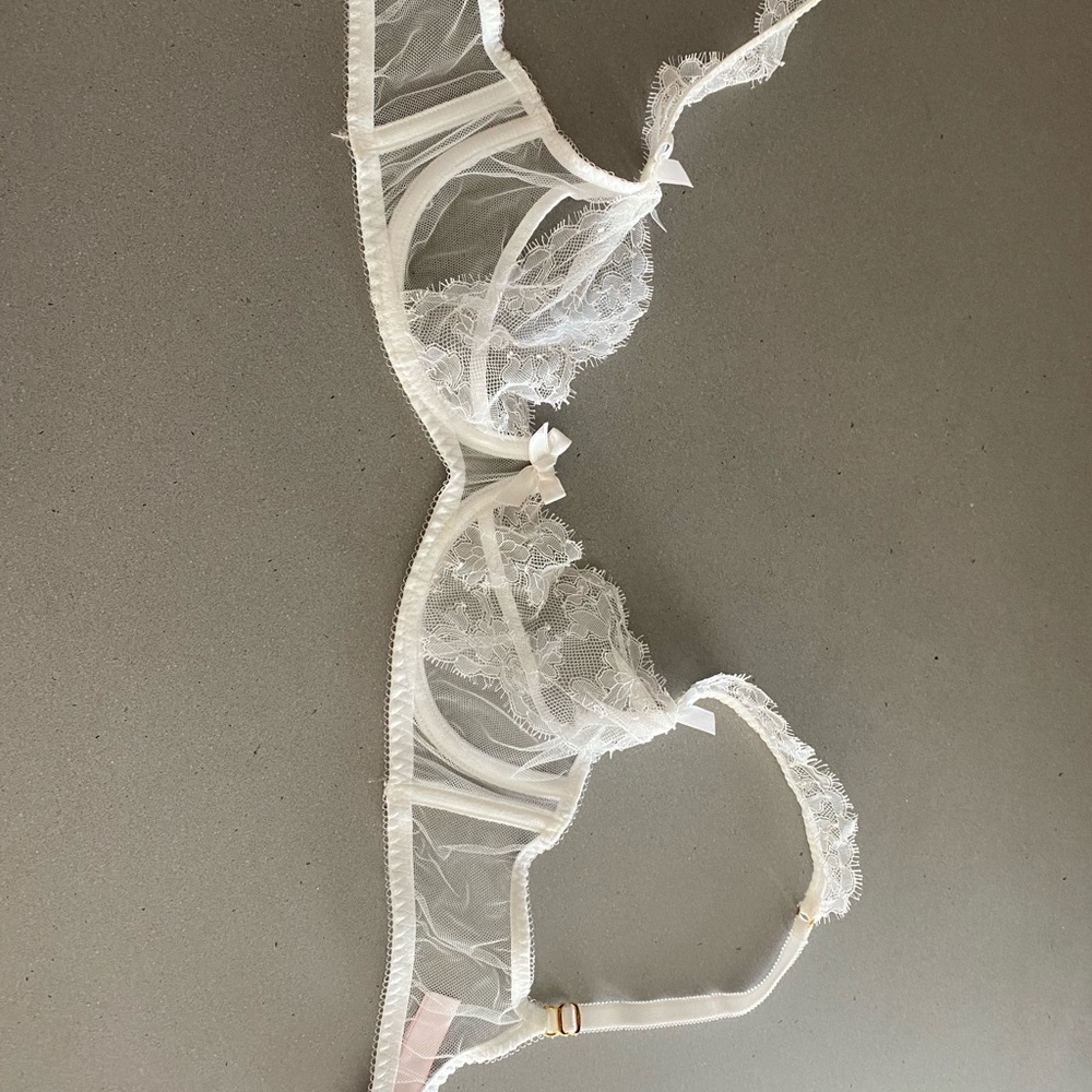 Agent Provocateur white lace bra 34C NWOT